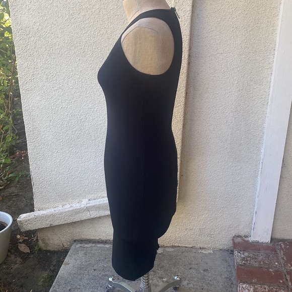 John + Jenn from Bloomingdale’s gorgeous dress laced up on one side. Stunning - Picture 7 of 15